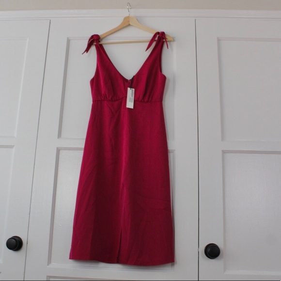 Cupcakes & Cashmere Magenta Slit Cocktail Dress - Picture 3 of 10